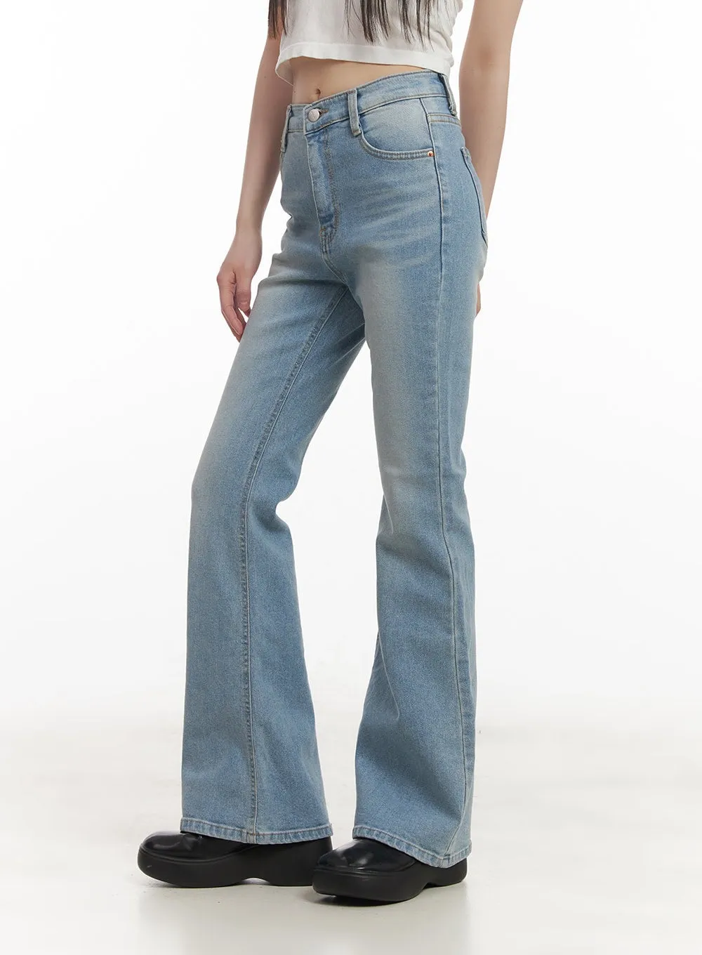 Jeanne Slim-Fit Bootcut Jeans CF519