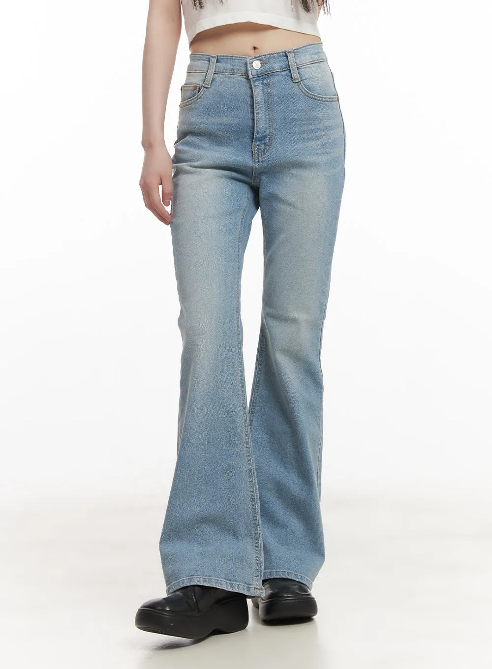 Jeanne Slim-Fit Bootcut Jeans CF519