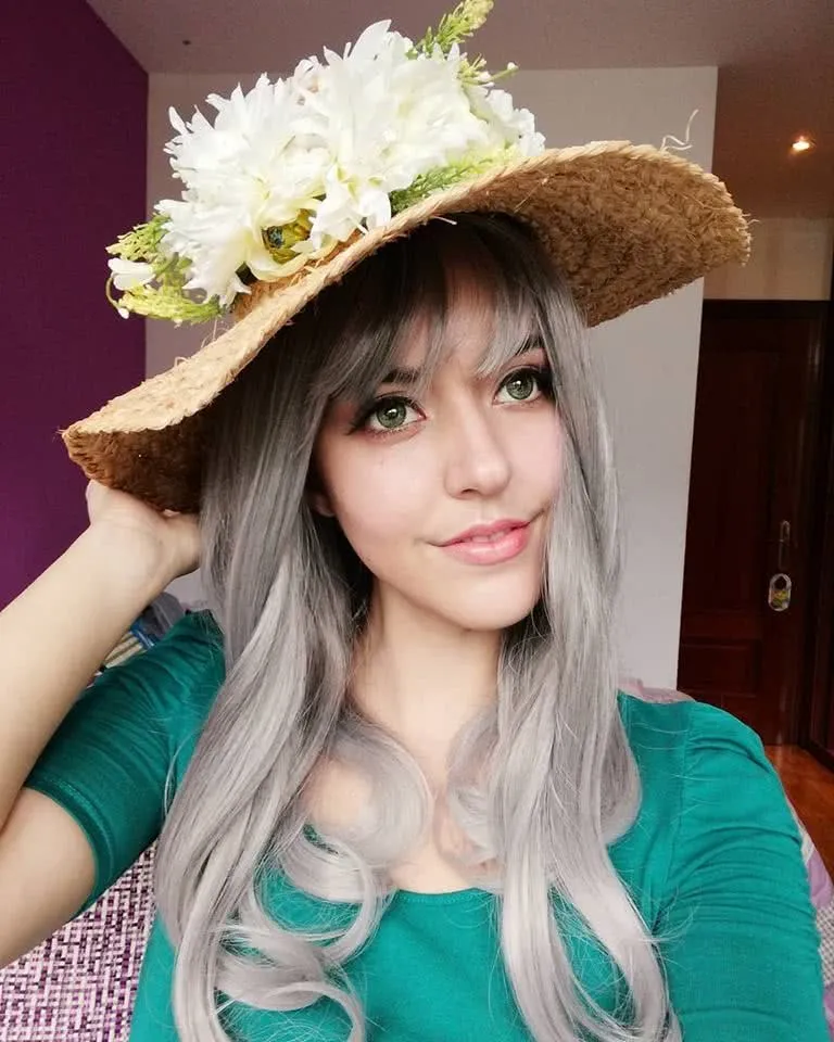 Women Medium Long Curly Fashion Wigs Gray Hair Wigs